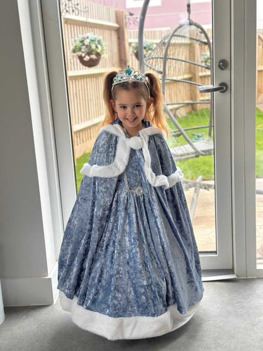 Elsa Frozen Halloween Costume BRAND NEW Blue Fur Cape - Jeweled Crown & Dress